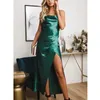 Été femmes longue Satin Spaghetti sangle vert Sexy fendu soie Maxi robe de soirée 210415