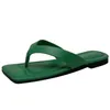 Tofflor Kvinnor Flip Flops 2021 Sommar Fashion Green Square Toe Utomhus Strand Slider Mjuka Casual Flat Shoes Sandaler