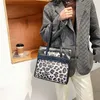 Bolsas de ombro com estampa de leopardo bolsa de couro feminina de grande capacidade 2021 moda luxo estampas de animais femininas designer