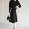 Höst 2021 Koreansk stil Kvinnor Stand Krage Långärmad Mode Temperament Patchwork Stickad Sweater A-Line Klänning Casual Dresses