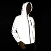 Noctilucent Streetwear Mäns Reflekterande Jacka Kvinnor Windbreaker Casual Hip Hop Hooded Coats Mens Streetwear Night Shiny Jackets 211014