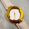 Роскошная новая модная кожаная черно -белая водонепроницаемая топ -часы для часов бренда Ladies Watch с оригинальными коробками Quartz Watch Whate 03014687