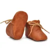 Nyfödda Baby Boys Girls Spring and Autumn Crib Shoes Fashionable Toddler Soft Sole Läderskor Lämplig för 0-18 månader G1023