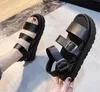 Sommer schuhe frau Flache Plattform Sandalen Frauen Weiche Leder Casual Offene spitze Gladiator keile Frauen Schuhe Y0721