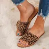 Slippers Chinelos Femininos de Leopardo Argola de Gancho Para Lazer Sapatos Rasos Multheres Casual Costura Rebite Sapatos de Praia Tamanho 220307