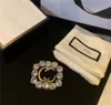 Vintage Interlocking Letters Necklace Brosches Ins Fashion Diamond Design örhängen Studs Charming Street Style Party Brooch2710144