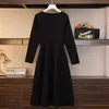 Kobiety w dużych rozmiarach jesienne długie rękawy Solidne eleganckie sukienki kobiety vintage czarne sukienki A-Linia A-line biuro damskie sukienka Y1006