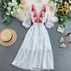 女性の夏のドレス刺繍の花Vネックパフスリーブドレスレトロな腰シフォンホリデーLong GX038 210507