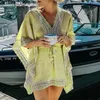 Sarongs varumärke Boho Beach Woman Lace Crochet Hollow Mini Cover-ups Elastic Collect Midjen Badkläder Kaftan Batwing Swimsuit Cover Upsarongs