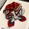 53*53cm Kvinnor Liten Sidenscarf Fyrkantigt Tryck Wrap Foulard Femme Näsduk Bandana Hals Hår Skinny Tie Scarves Sjalar