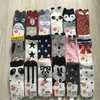 petites chaussettes de bébé