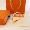 Bracciale rigido classico da donna o da uomo di design di lusso, bracciale classico, disegni d'amore, ciondoli per borse in pelle di alta qualità, coppia, dichiarazione di fornitura di gioielli