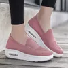 Scarpe da ginnastica con zeppa da donna Cuscino d'aria per esterni Scarpe sportive Leggero e traspirante Moda Slip-on Calzini Calzature Scarpe da altalena femminili 211014