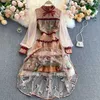 女性ファッションレトロコートAラインドレスラウンドネック長袖ガーゼ刺繍フックフラワーエレガントなvestidos R282 210527