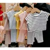 Vestiti per ragazze infantili Set di abbigliamento estivo per bambini Stile coreano T-shirt e pantaloni a righe per ragazzi in stile coreano 2 pezzi 210521
