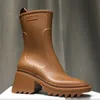 2021 Luxo Designer Womens Metade Botas Sapatos de Inverno Chunky Med Heels Plain Quadrado dedos sapato Rainboots Zip Mulheres Mid Bezerro Vestuário Resistente Resistente Resistente Soled Soled Boot1