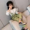 女の子の春の服2021韓国スタイルのファッショナブルな子供用と秋のサスペンダーは、女性の2ピースパンツに合っています