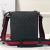 Дизайнер- Мужчины на молнии квадратная сумка Crossbody классическая мода красивая напечатанная кожаная полоса сцепления кошельки для мужчин бизнес высокое качество