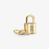 Shine Gold Metal Plated Love Heart Lock och Key Charm Bead Passar European Pandora Style Smycken Armband