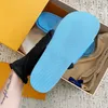 2022 Designer Kvinna Sandaler Mode Strand Tjock Bottom Slipper Platform Alfabet Lady Sandal Läder Högklackade bilder med låda
