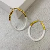 Nuovi orecchini di design classici di New Arrival Women Classic 18K in resina oro che penzola per ragazze regalo di gioielli da festa della moda