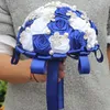 Royal Blue White Rose Fowers الاصطناعية باقة الزفاف يدوية الحمل زهور بروش دايمون بروش لؤلؤة الكريستال باقات الزفاف W1253 D4267831