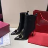 2021 Top Designer Ladies Winter Fashion Boot scarpe Stivaletti con fibbia in metallo da donna Stivaletti con rivetti a punta in pelle di marca di lusso taglia 35-41