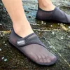 Zapatos de agua para nadar Hombres Descalzos Malla de playa Aguas arriba Aqua Secado rápido Río Mar Buceo Mujeres Zapatillas Tamaño 36-49 Y0714