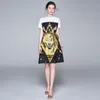 Mode-runway zomer t-shirt jurk vrouwen vintage patroon print korte mouw dames stijlvolle A-lijn mini jurken met riem 210416