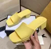 Hot Jelly Luxury Slippers Crystal Sandals Flat Slides High Heels Slipper Women Summer Beach Thick Bottom Stuffies Platform Alfabetskor 35-41