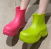 العلامة التجارية النساء الأحذية المطر المطاط السيدات المشي للماء الكاحل rainboots عارضة سميكة أسفل التمهيد قصيرة