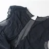 Französische Marke Sexy transparenter Frauenoverall schwarzer Bodysuit weiblicher aushöhlender Spitzengaze ultradünner Playsuit-Tropfenverschiffen 210401