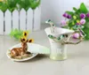 スプーンの創造的なセラミックの飲み物のヨーロッパスタイルの骨の中国の贈り物とセーサーの茶牛乳カップの鹿のコーヒーカップ