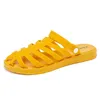 夏の屋内の女性のスリッパの床の平らな靴のための滑り止めの浴室の通気性のあるフリップフロップ女性ローマンサンダル210611