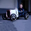 Voitures de style futuriste pour enfants, véhicule tout-terrain électrique à quatre roues, voiture jouet télécommandée pour bébés de 2 à 7 ans, garçons et filles