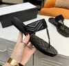 Leather slippers men's and women's fashion designer corrugated flat T-shaped sandals indoor and outdoor beach light shoes delivery box large 35-45