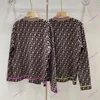 2022 Modedesigner High-end tröja för kvinnor Bekväm varm kofta kashmirmix v-ringad F-bokstavstryck damtröjor