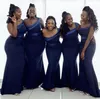 Eenvoudige Afrikaanse elegante marine blauwe een schouder mermaid bruidsmeisje jurken mouwloze vloer lengte satijn met rits terug plus size lange meid van eer feestjurken