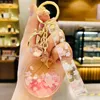 新しい桜の花のお支払いキーホルダーアクリル移動液体Quicksandフラワーボトルキーリング女性ガールバッグチャームキーチェーンギフト