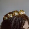 Akcesoria do włosów muszla morska imitacja perły opaska z koroną metalowa złota czeska tiara nakrycia głowy dla kobiet wesele świąteczne