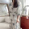 Korejpaa Dames Jurk Zomer Koreaanse Chique Dames Vintage Elegante Bloem Gedrukt V-hals Taille Five-Point Puff Sleeve Vestidos 210526