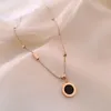 Rose Gold Titanium Steel Naszyjnik Kobieta Podwójna strona Liczba rzymska Black and White Disc wisiorek Nie zniknij krótki wszechstronny styl łańcucha obojcza