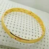 Enkel stil Solid Smooth Bangle Armband Yellow Gold Fylld Kvinnor Bangleöppningsbara Smycken Klassiker Presentbia 6cm Q0717