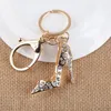 Nyckelringar Hollow Out High Heel Shoes Keychain Purse Bag Spänne Handväska Pendant för bil Keyring Holder Kvinnor Present AZL672