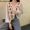 Nomikuma bloem borduurwerk V-hals shirts Dames kijken door lange mouw enkele breasted korte blouse vrouwelijke chic blusas mujer 210514