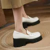 Kleidschuhe 2022 Herbst Weißes Lackleder Frauen Plattformpumpen Flacher Slip auf dickem Boden Stilettos Britische Creepers Zapatos Femme