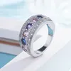 女性のためのピンクの婚約指輪