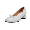 Klänningskor Kvinnors Fashion Leather Bowtie Tabi Split Toe Mid Heel Ballet Court Pumps Sandaler Real 2021