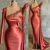 2022 Plus Storlek Arabisk Aso Ebi Stylish Sexy Sheath Prom Klänningar Kristaller Sequined Evening Formell Party Andra Receptionen Födelsedag Bridesmaid Engagement Gowns Dress