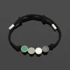 Europe Amérique Mode Style Hommes Dame Femmes Titane Acier Couleur Corde Bracelet Avec Émail Gravé V Initiales Fleur Quatre Charme 7282P